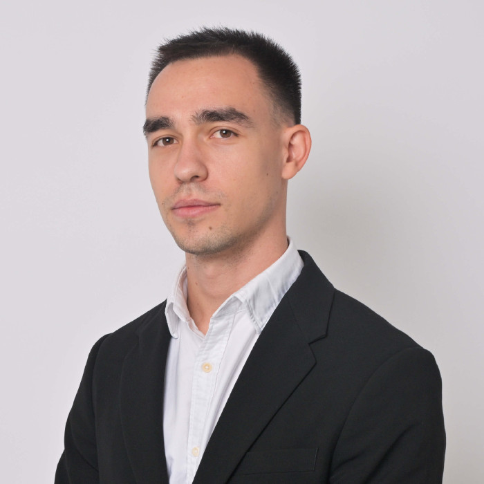 AKL associate lawyer portrait photo